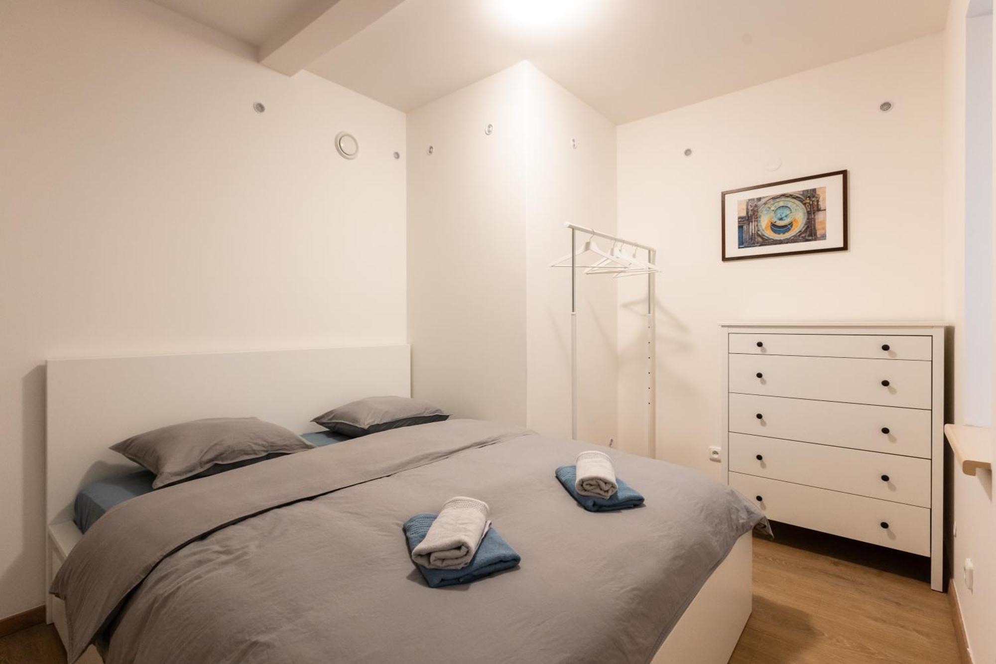 Spacious In Quiet Courtyard Near Charles Bridge Apartmán